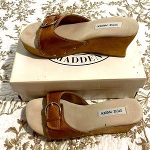 STEVE MADDEN , SIZE 10 , TAN SANDLES
